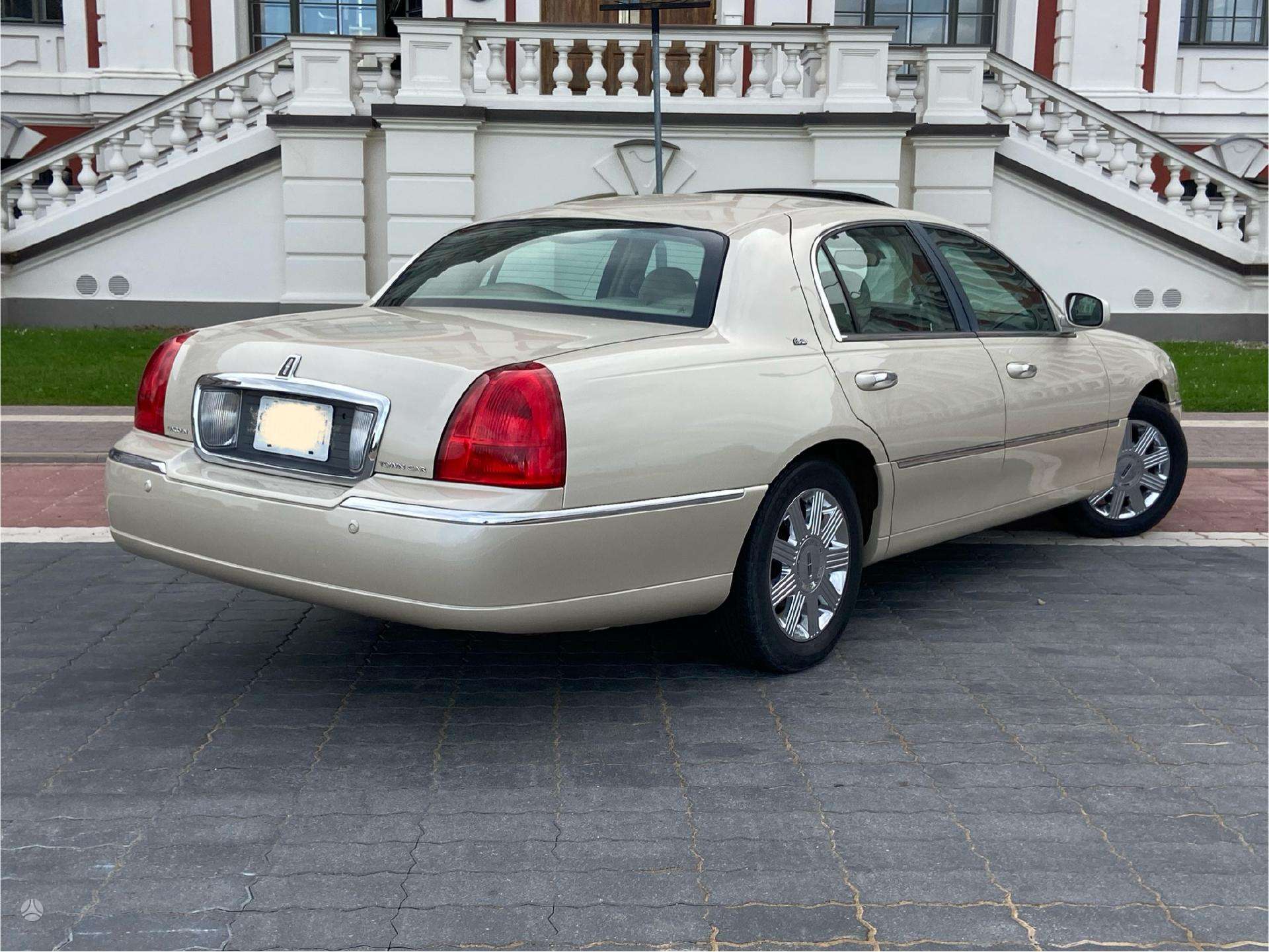 Lincoln Town car