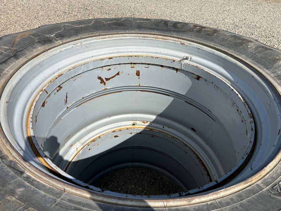 BKT 520/85R42-42