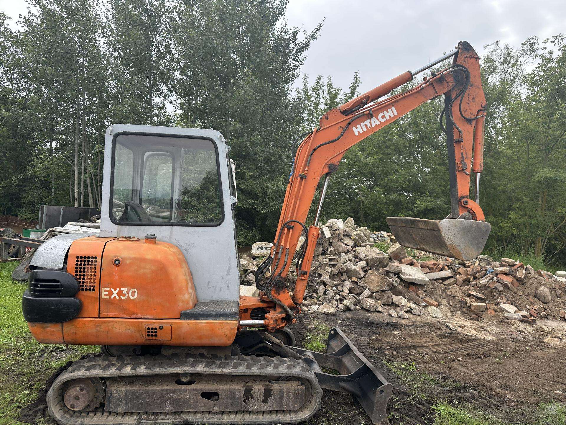 Hitachi EX30